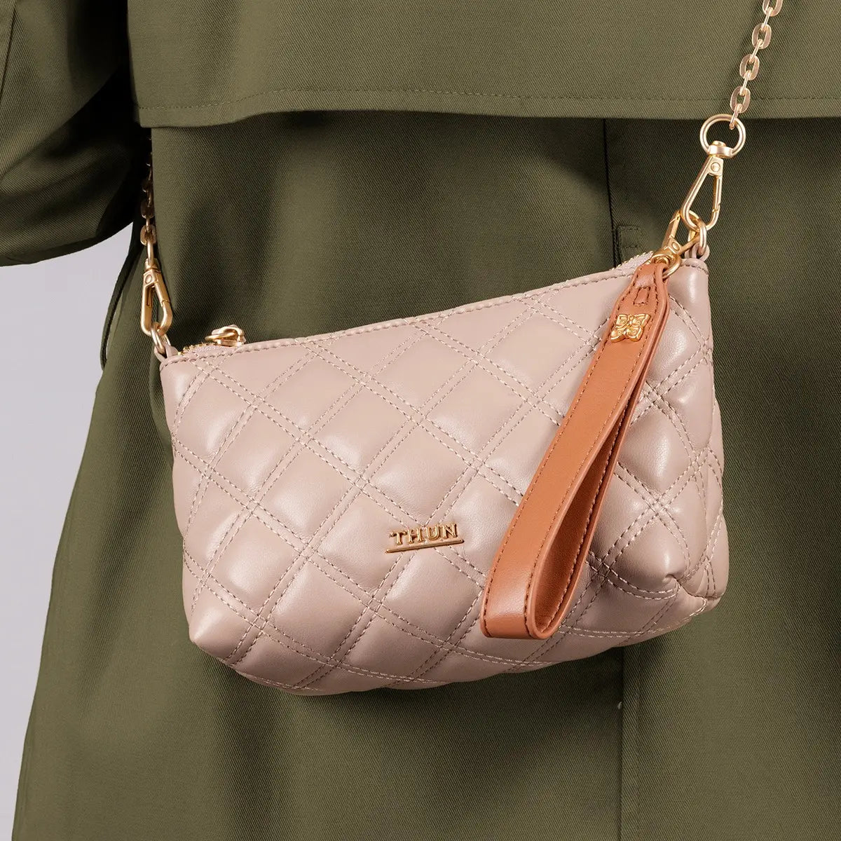 Pochette trapuntata con tracolla, nocciola