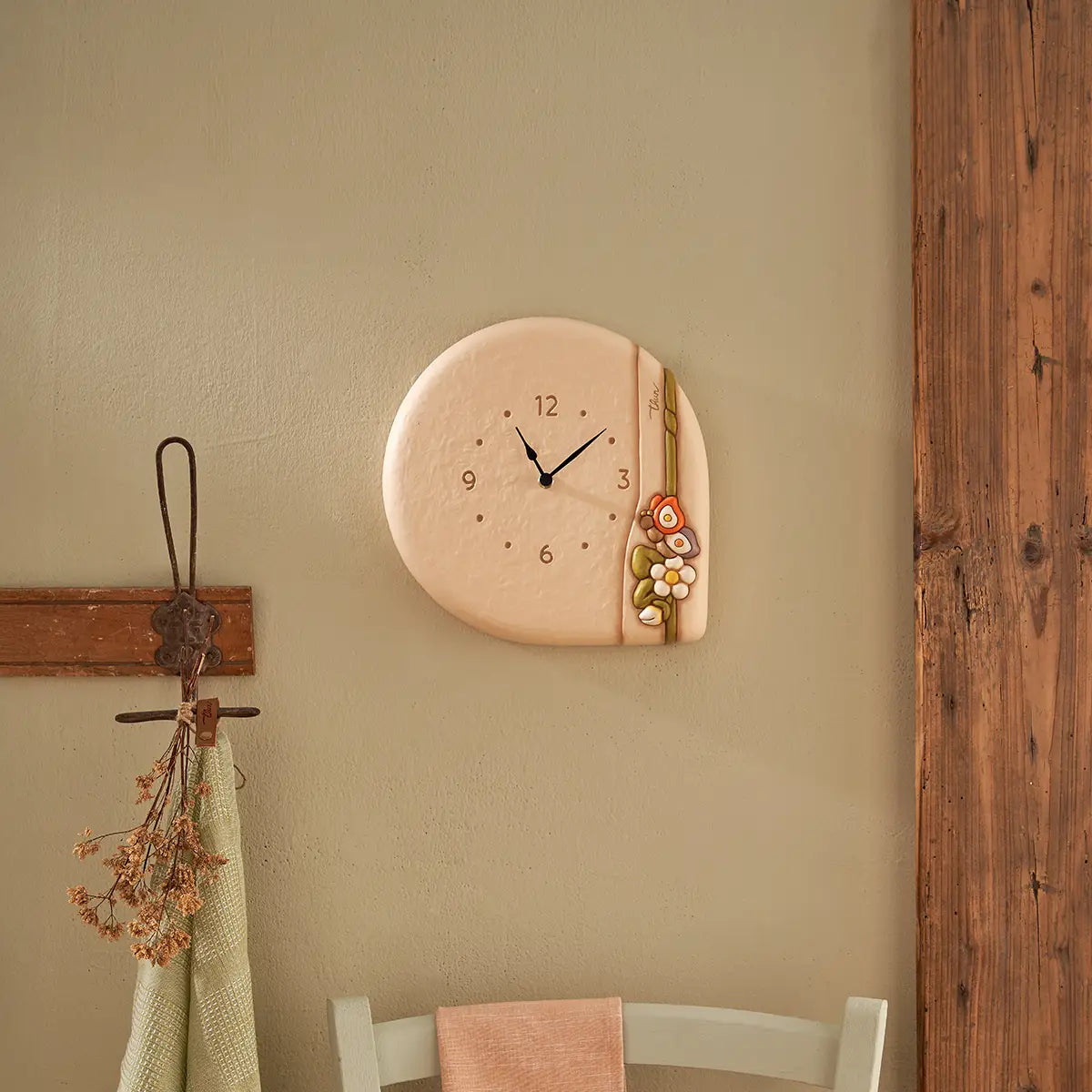 Orologio da parete con farfalla e fiori in ceramica Country Bloom