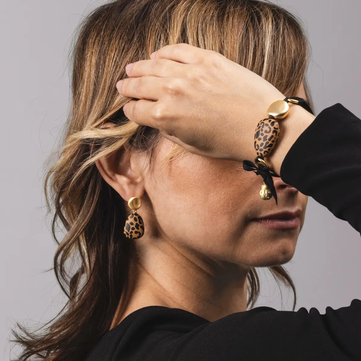 Bracciale animalier con tessuto e fiocco