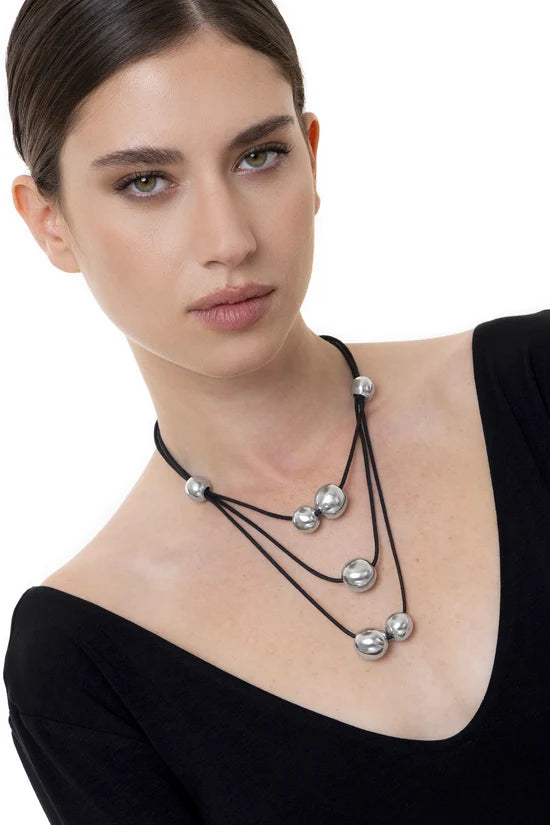 Collana lunga donna con sfere in alluminio riciclato