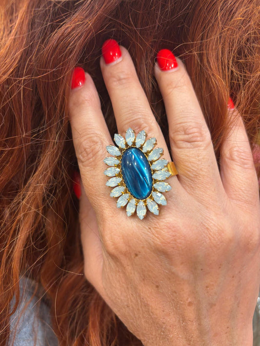 Anello con cabochon e petali di cristallo incastonati mix azzurro - Dalia