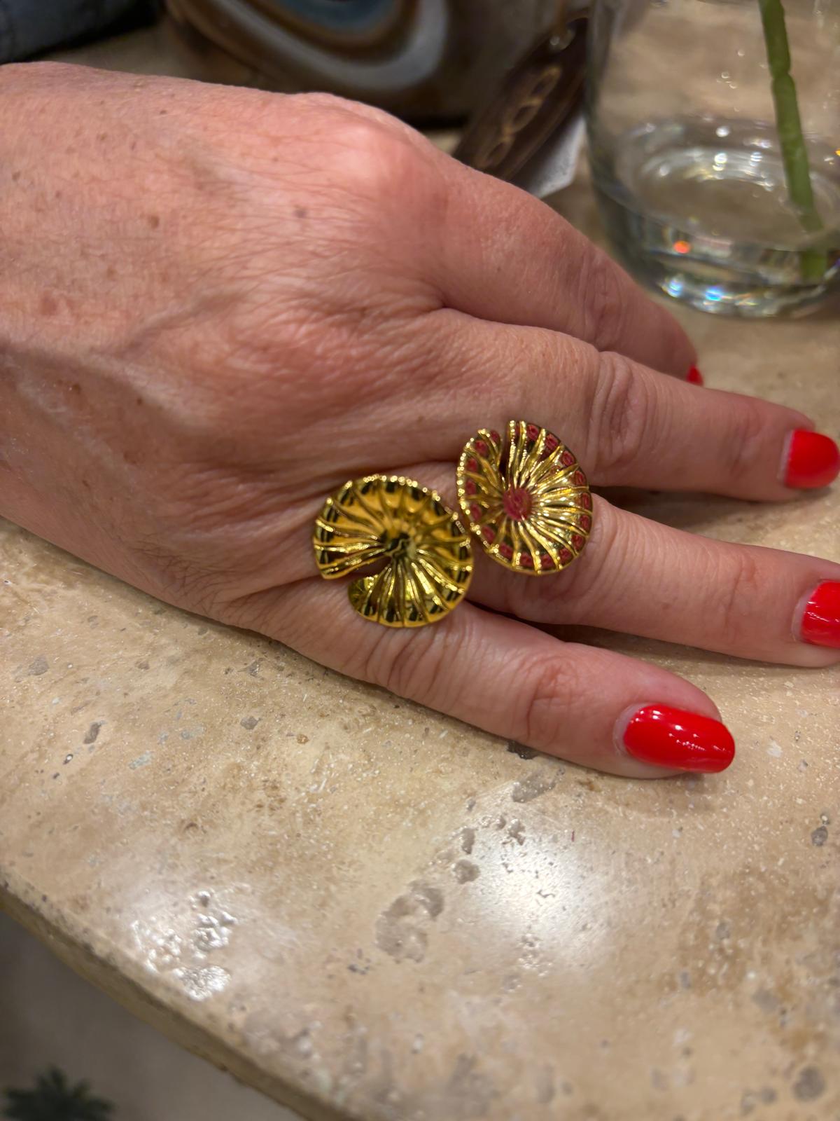 Anello con composizioni a spirale Medusa
