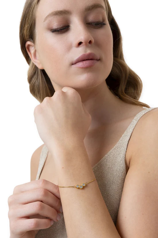 Bracciale regolabile con tre punti luce in zirconi